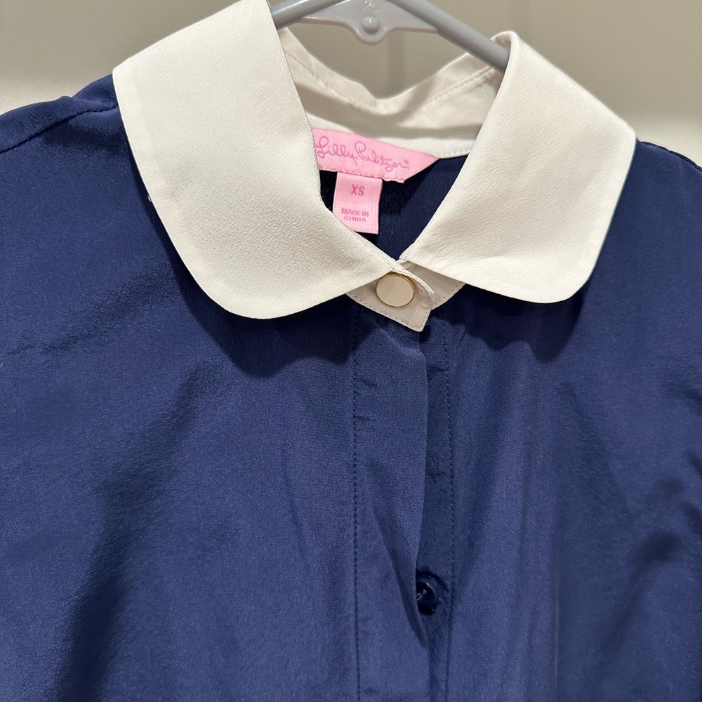 Lily Pulitzer Elegant Navy Sleeveless Blouse with White Collar - Picture 3 of 4